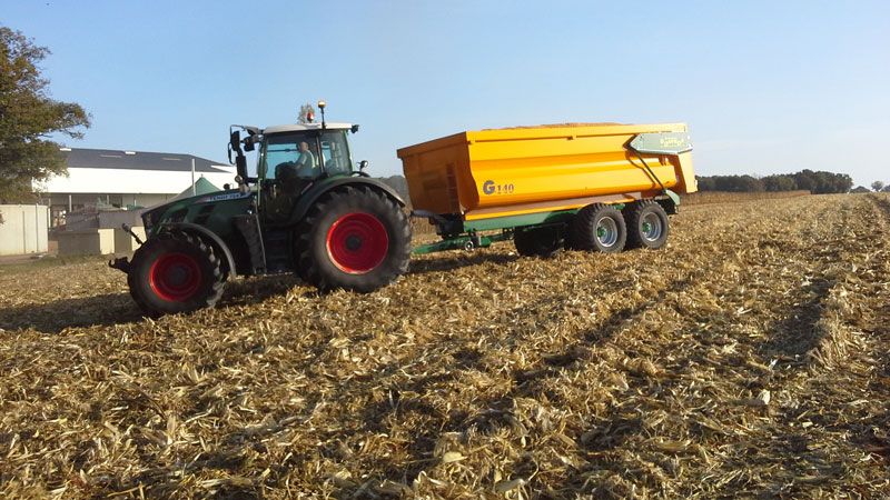 Benne agricole surbaissée avec essieux largement dimensionnés
