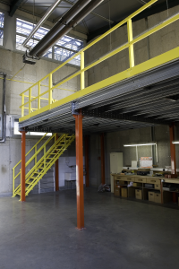 Mezzanine industrielle sur mesure - doublez les surfaces des locaux rapidement et à moindre coût avec sécurité optimale_3