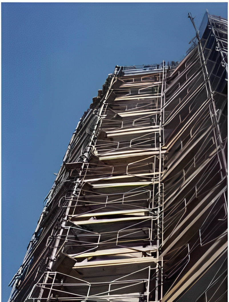 Échafaudage modulable MEFRAN avec accessoires disponibles