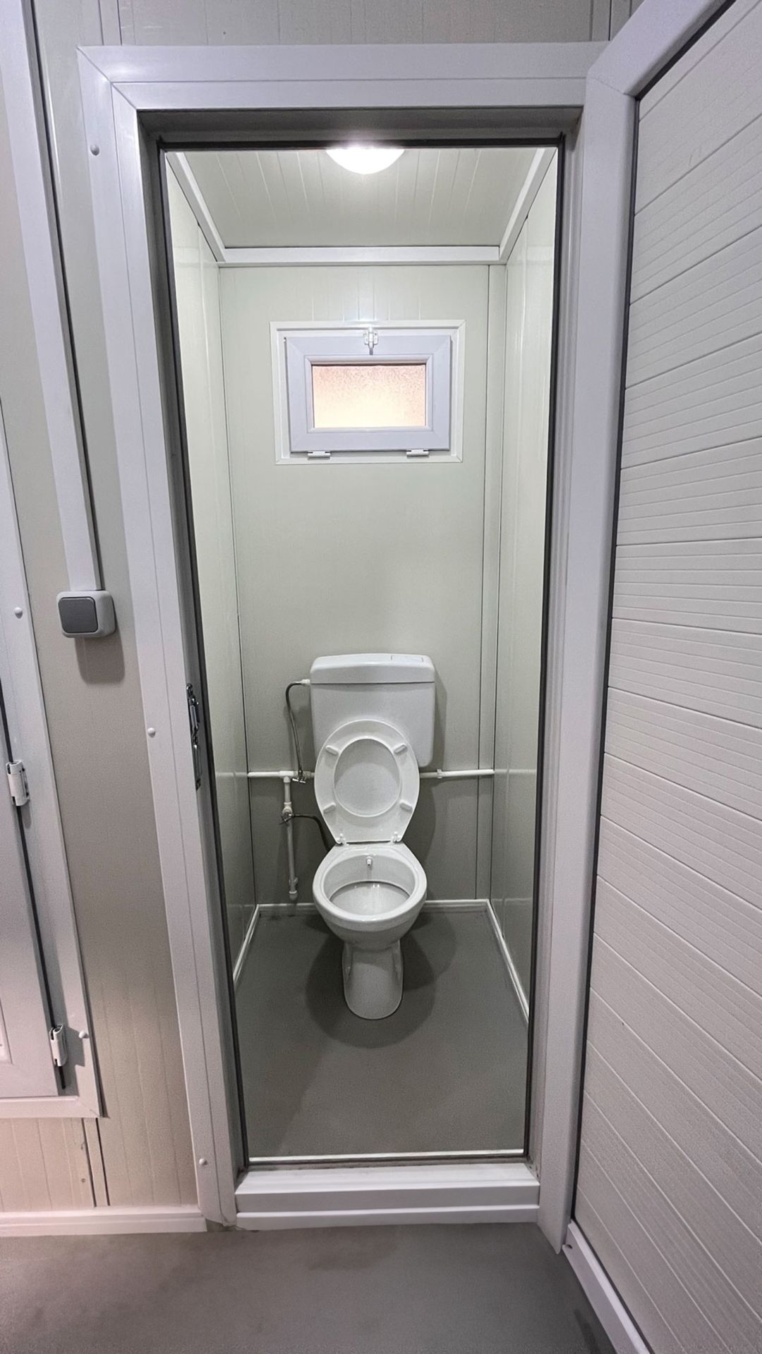 Bungalow de chantier modulaire avec installation électrique conforme