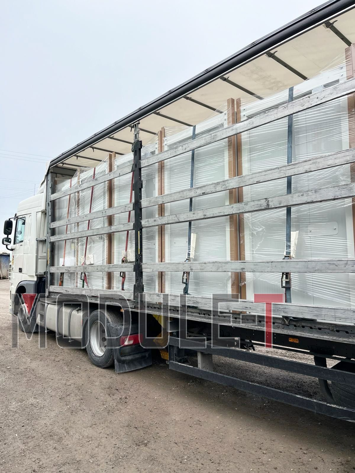 Bungalow de chantier modulaire avec installation électrique conforme