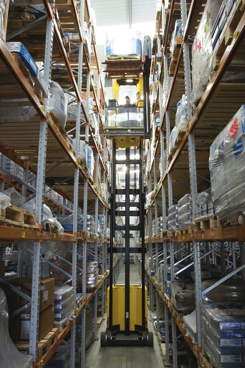 Chariot tridirectionnel à nacelle élevable pour applications intensives