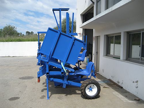 Oliva II - Planteuse Vinomatos - Pieux avec option 2,50m - Machine compacte et robuste pour plantation_3