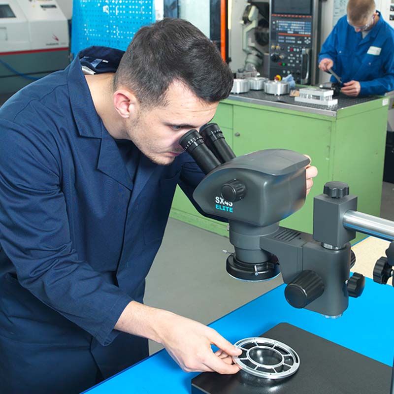 Microscope avec distance inter pupillaire réglable