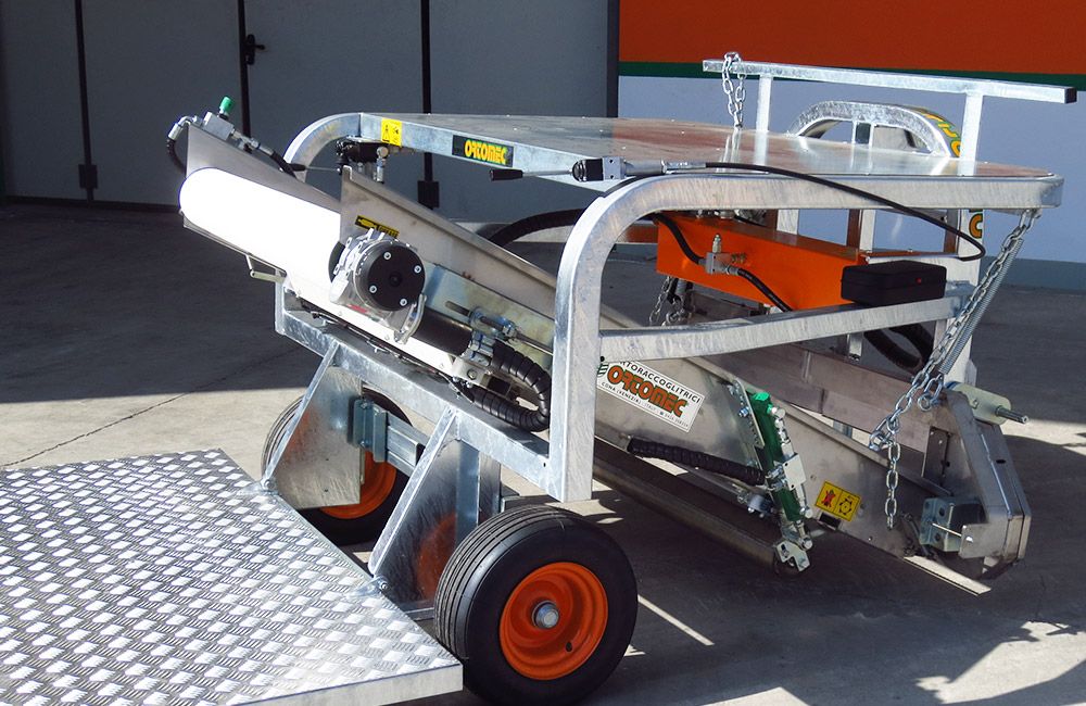 Récolteuse de légumes avec voie variable de 135 à 200 cm