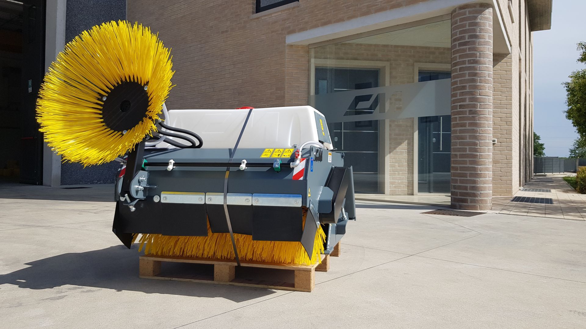 Godet balayeur ramasseur pour chargeur compact télescopiques tracteur_3