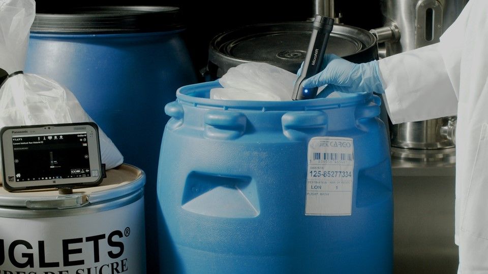 Spectromètre compact pour les laboratoires pharmaceutiques