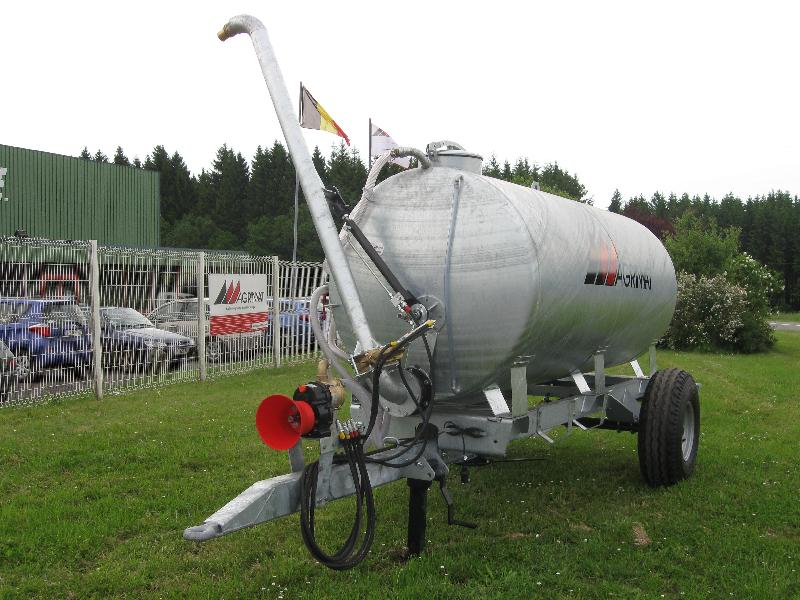 Tonne à eau Magrimat avec jauge transparente incluse
