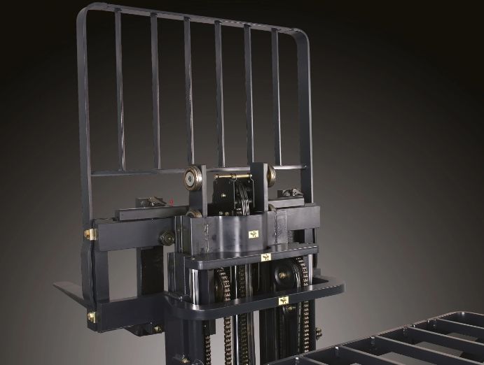 GTS20-33 - Chariots élévateurs frontaux thermiques Clark - Capacité 2000 à 3300 kg - Fiabilité et performance_3