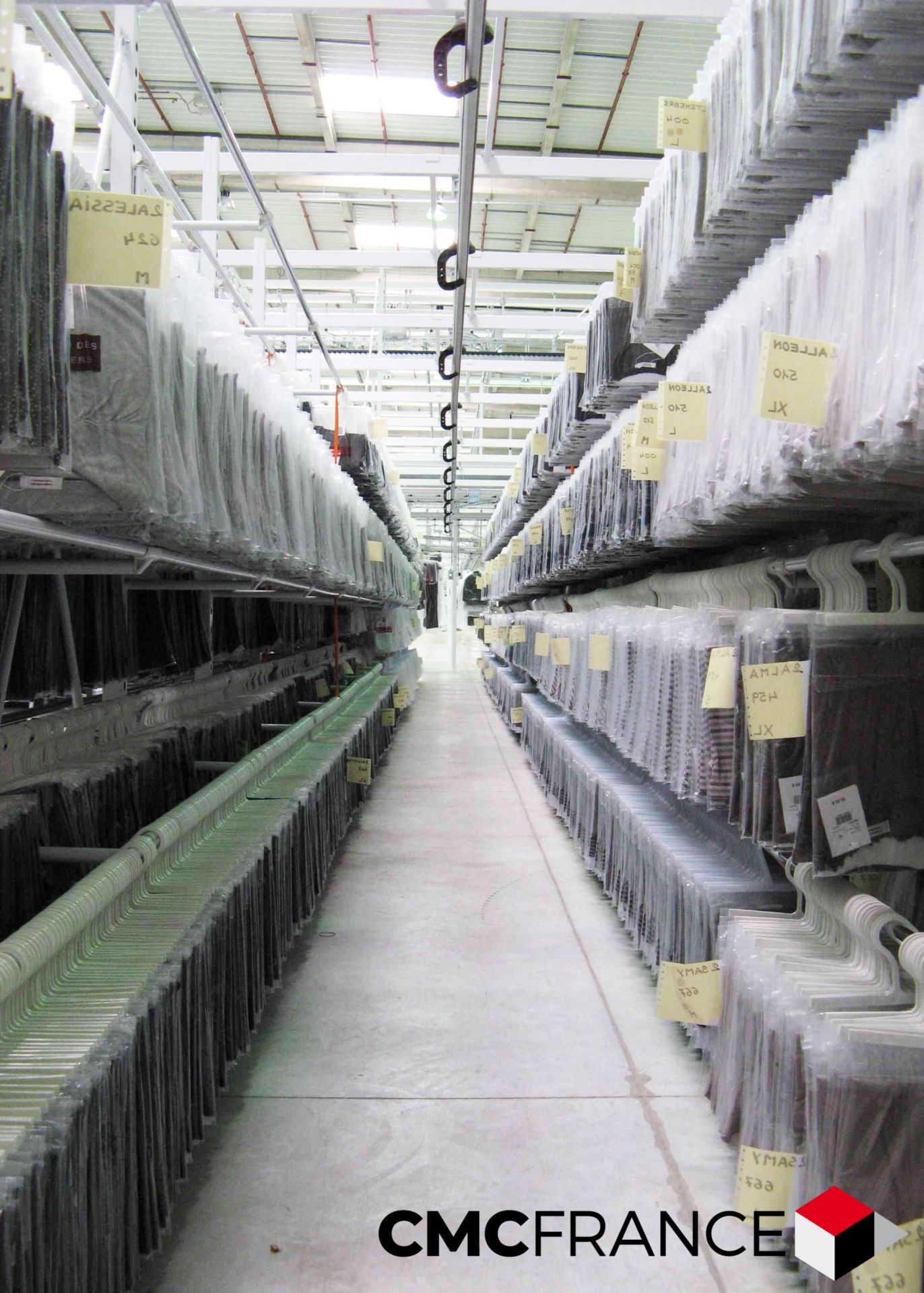 Structure modulaire de stockage UNIFLEX - un seul poteau pour secteur textile et habillement - brevetée par CMC France_3