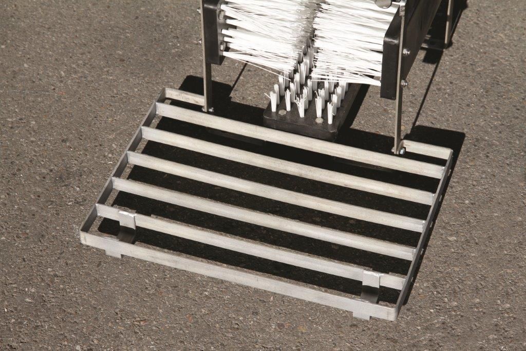 Lave-bottes manuel et électrique - Fabrication allemande - Polyéthylène avec cuve de récupération - Acier inox et caillebotis plastique_4