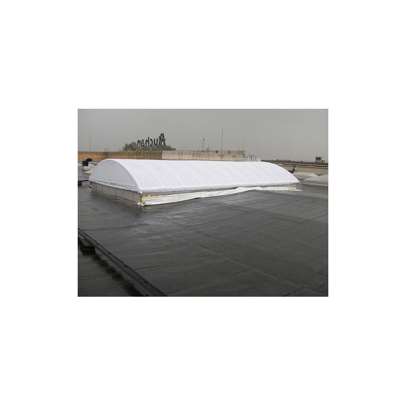 Couverture de skydome en grille micro perforée - Protection solaire sur mesure pour plafonds et ouvertures_3