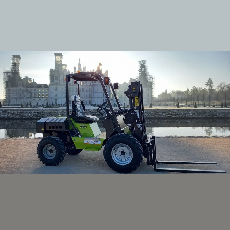 Chariot Élévateur Tout-Terrain compact, puissant TW16  idéal pour les espaces restreints et les terrains difficiles en Rhône-Alpes et Isère   -  disponible en achat neuf et en location de courte à longue durée_3