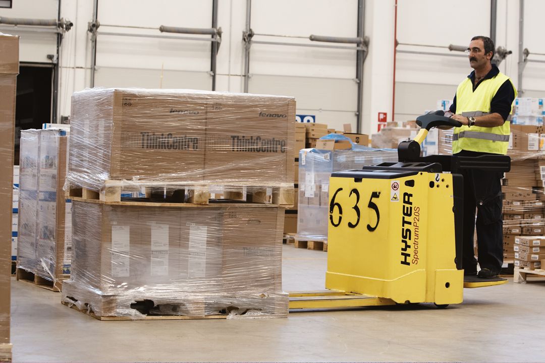 Modèle de transpalette Hyster avec châssis compact et robuste