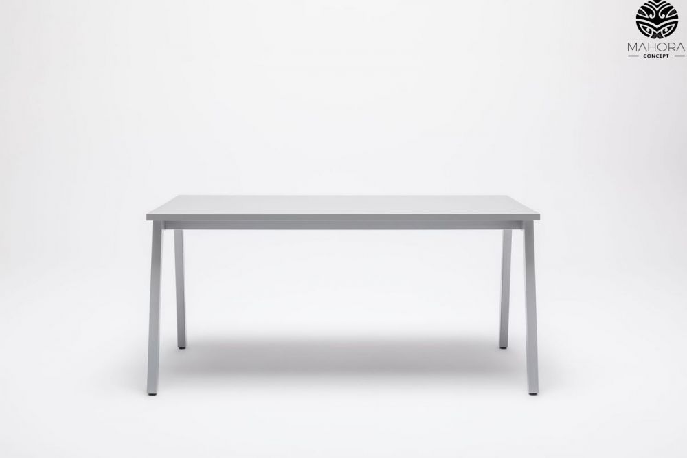 Ogi M - Bureau open space - Mahora - Plateau mélaminé - Pieds design en métal - Dimensions personnalisables_3