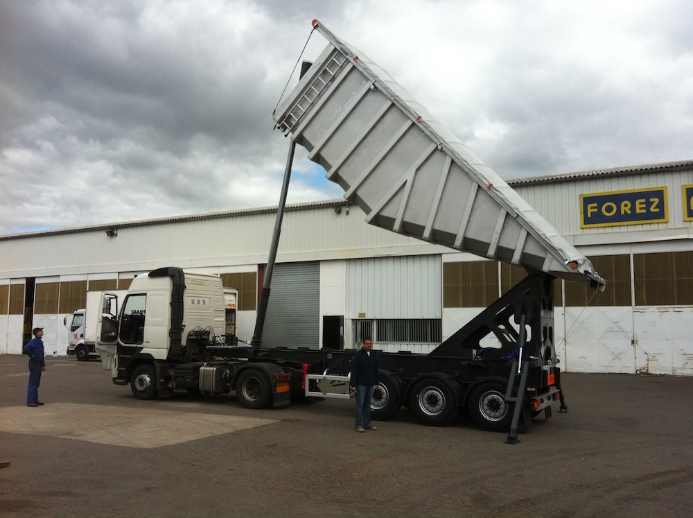 Benne à engrais semi-remorque PL - HPC avec châssis acier ST52 et volume utile 31m³_3