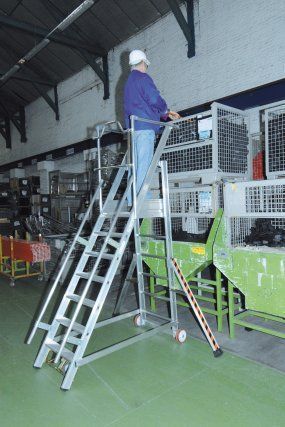 Escabeaux conformes pour l'entretien de véhicules