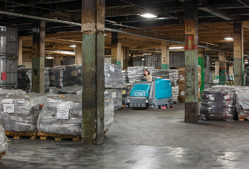 M17 Balayeuse-laveuse TENNANT autoportée alimentée par batterie_3