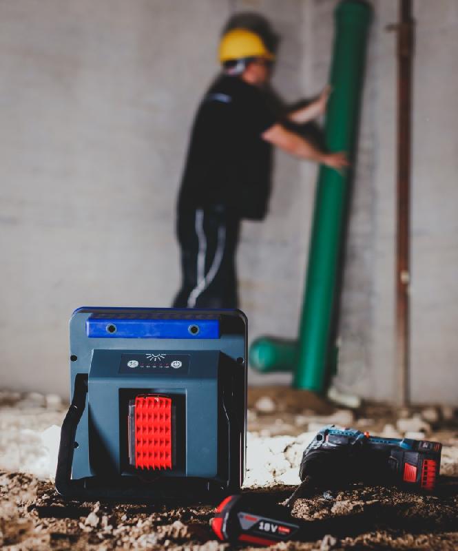 Projecteur de chantier LED Gladiator SLI B18V - 4000lm, sans batterie, compatible Bosch 18V - Garantie 3 ans - Réparable_3
