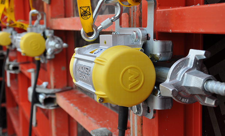 Équipement de vibration pour béton avec force centrifuge jusqu'à 26,5 kN - Série AR & ARFU