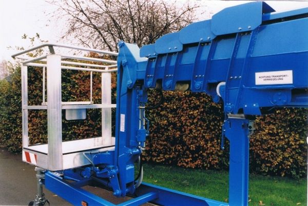 Nacelle tractable polyvalente adaptée aux travaux d'élagage et d'éclairage