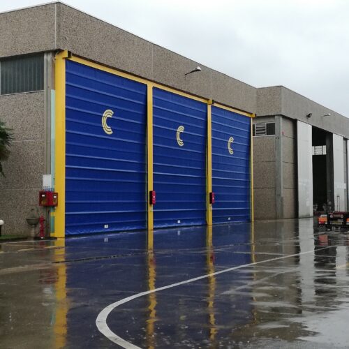 Porte à empilement rapide robuste VertiGO - grande résistance au vent - fermeture jusqu'à 22 m de largeur_3