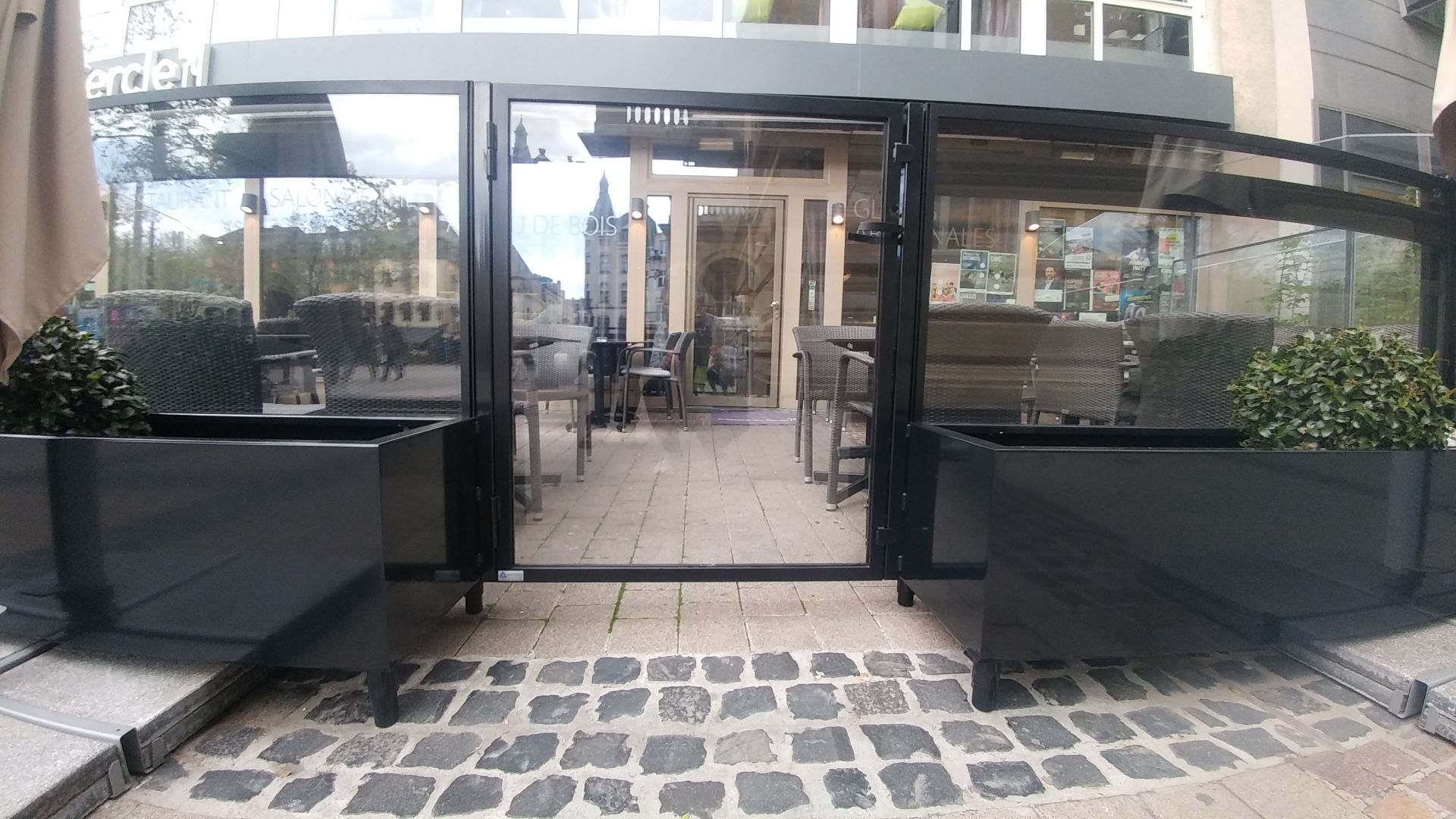 Jardinière en tôle d'acier pour paravent télescopique