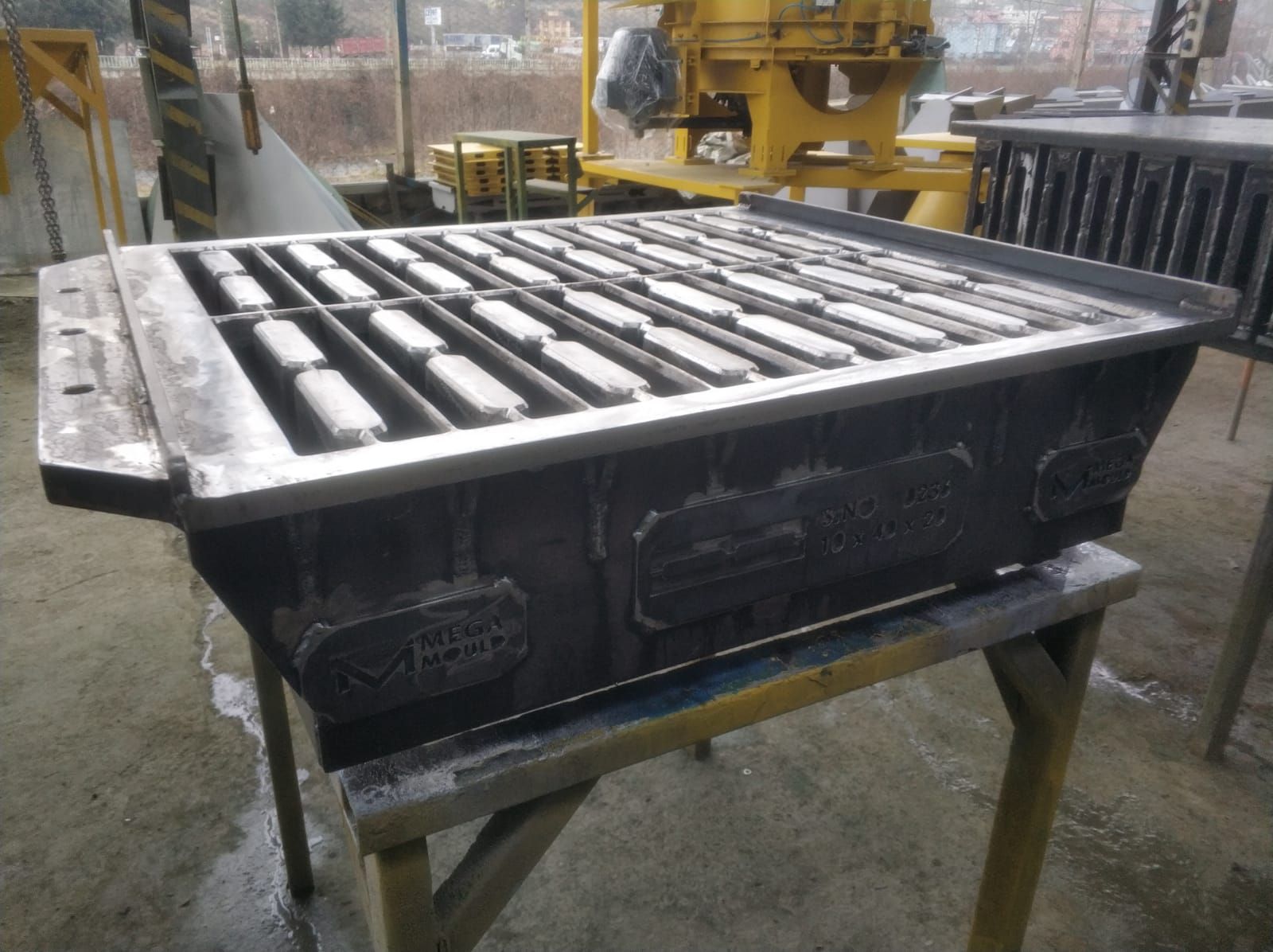 Moule en acier Beyazli Group pour parpaings, pavés, bordures et hourdis - Haute qualité et fabrication sur mesure_3