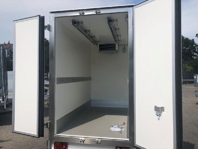 Remorque frigorifique avec éclairage intérieur 220V et interrupteur