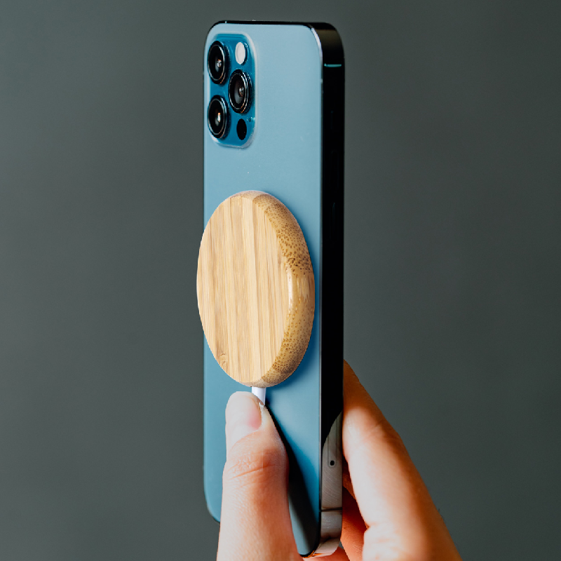 Chargeur sans fil magnétique rapide 10W - Boîtier en bambou avec témoin LED et anneau métallique_3