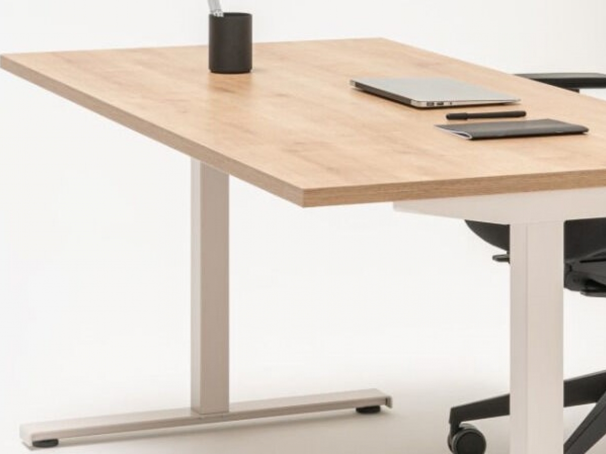 Bureau opératif simple et fonctionnel - OGI T - design élégant et personnalisable avec plateau mélaminé et système de gestion des câbles_3