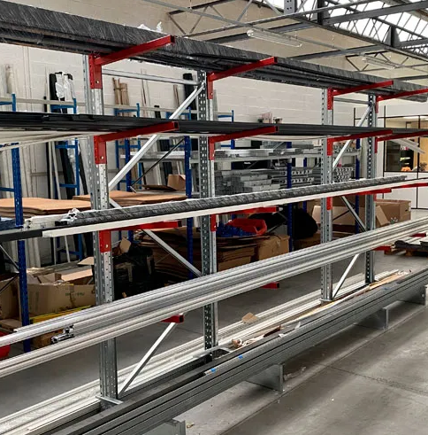 Rayonnage cantilever léger System3 - Stockage pour menuiseries, profilés métalliques, planches, panneaux et plaques - Charge par bras de 10kg à 350kg_3