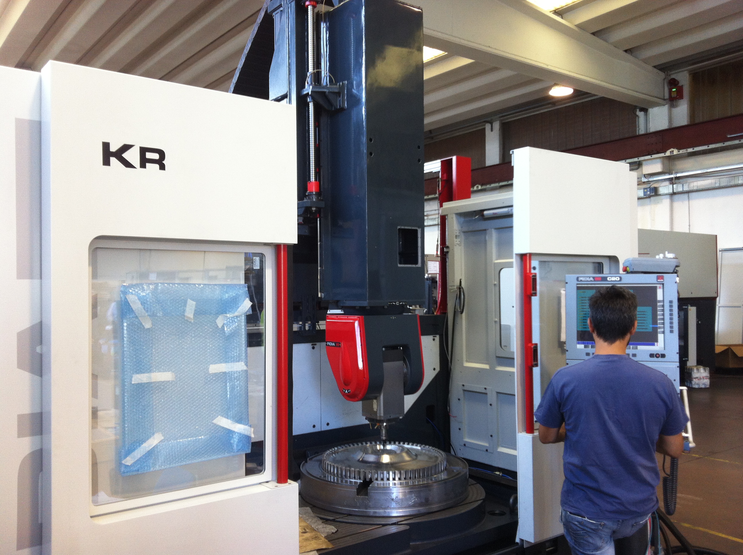 Centre de fraisage UGV 6 axes Fidia KR199 - banc fixe, tête birotative et table circulaire continue_3