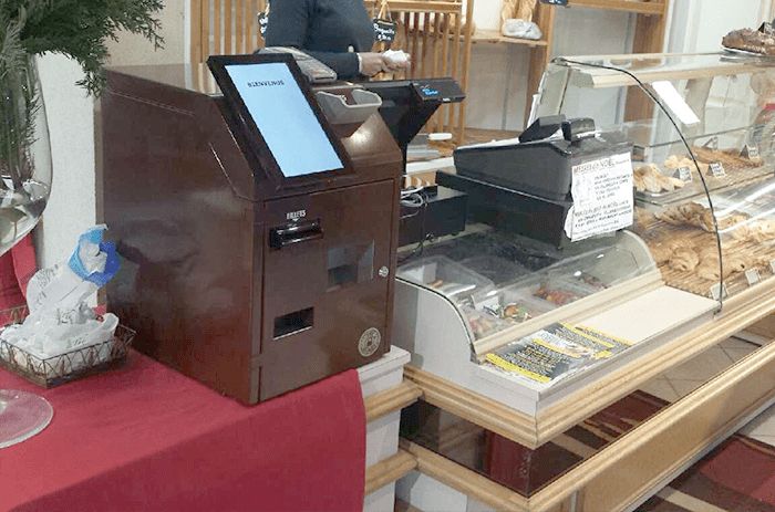 Monnayeur sécurisé avec contrôle des fausses pièces et billets