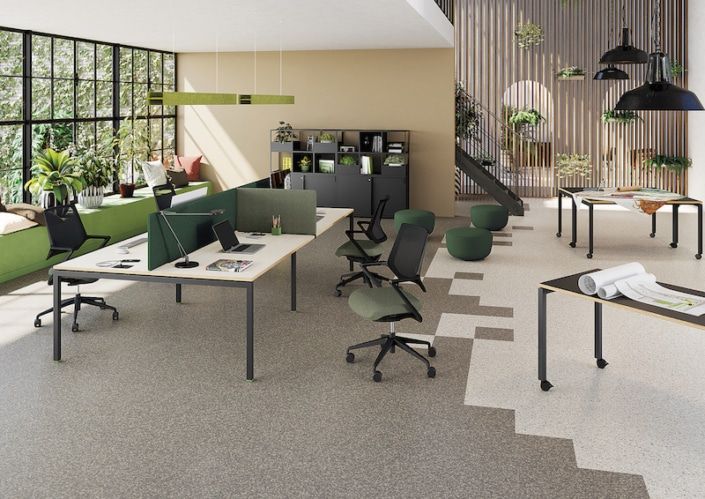 Service d'aménagement de bureaux dédié aux  PME/PMI  : une solution ergonomique et esthétique  adaptée à vos besoins spécifiques_3