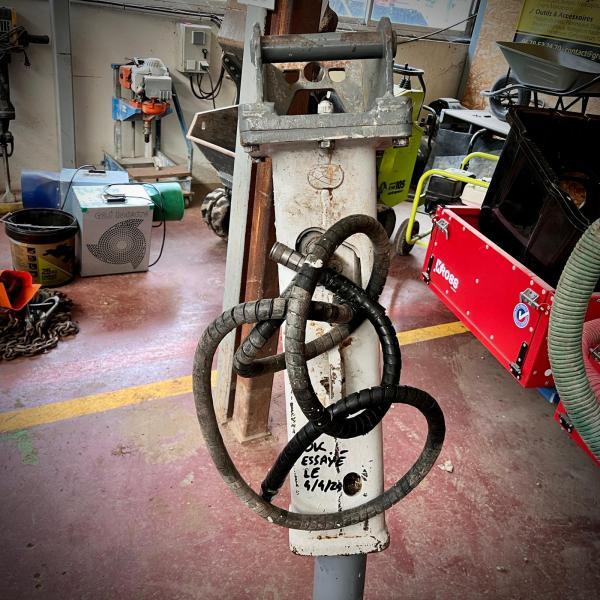 Marteau brise roche hydraulique BRH pour pelle 2 a 4T_3
