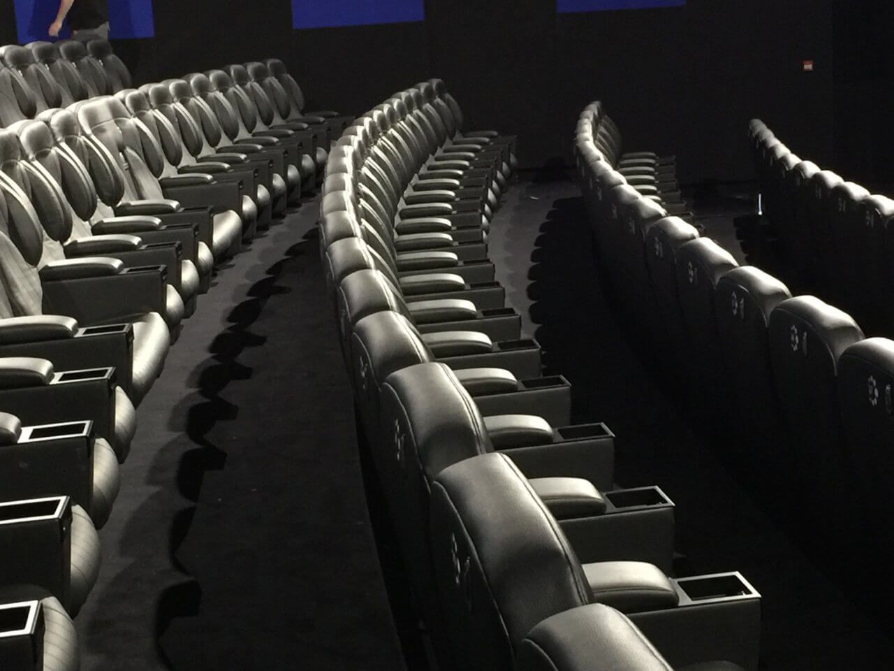 Fauteuil de cinéma Drift - VIP inclinable - Kleslo - assise extra large et mouvement contrôlé_3