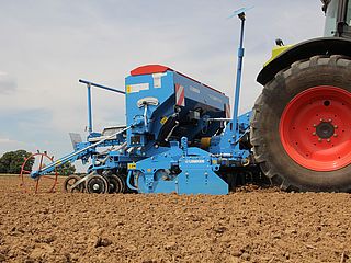 Saphir 7 - Semoir agricole - LEMKEN GmbH & Co. KG - Quantités de semences réglables de 0,5 à 500 kg/ha - Trémie 650 à 1100 L_3