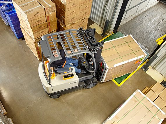 Série FC Chariot élévateur - Crown - 2000 à 3000 kg - Manœuvrabilité inégalée et performance optimisée_3