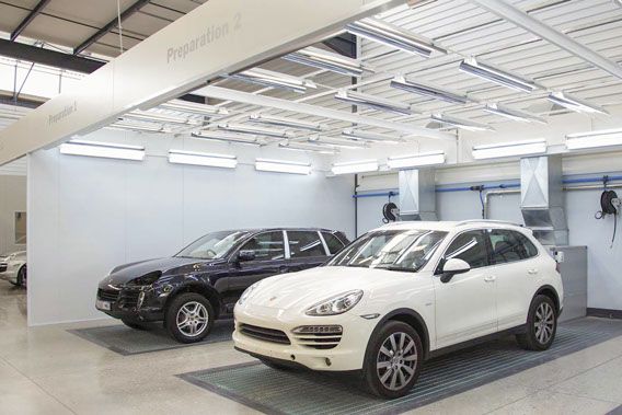 Espace de préparation avec options de rangement pour outils