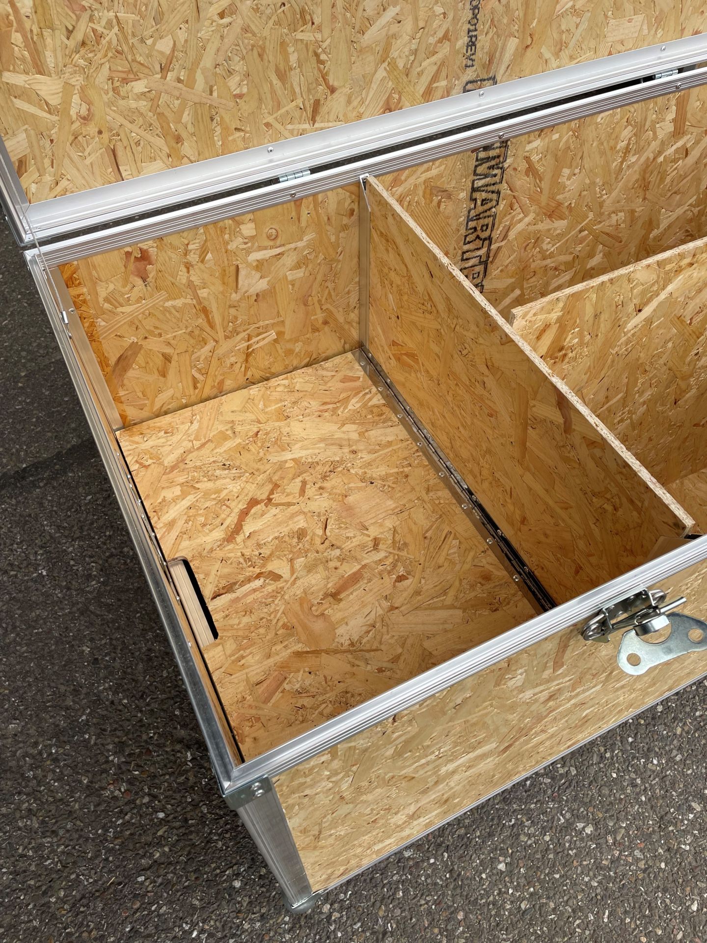 Caisse bois-aluminium sur mesure - Protection optimale et maintien sécurisé pour transport de matériel_3