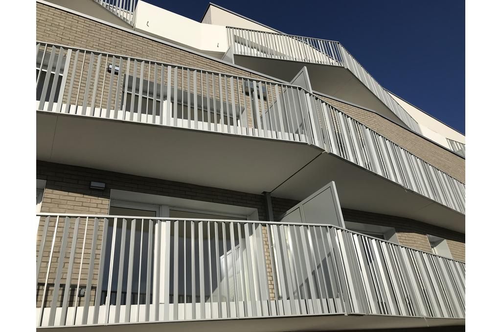 Feria - garde-corps - horizal - en aluminium - avec barreaudage vertical_3