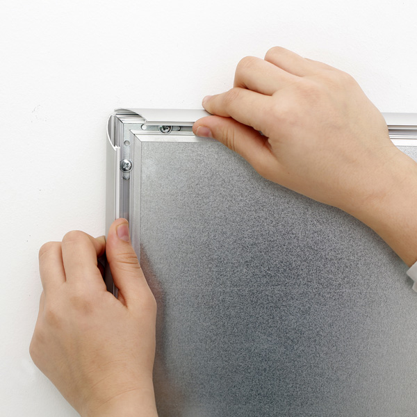 Cadre clic clac mural anti-feu A2 - Réf : VAC952AF - Aluminium anodisé avec protection anti-reflet non feu B1_3