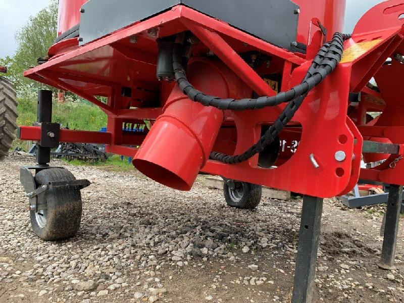 Défibreuse pour balles rondes avec poids de 800 kg