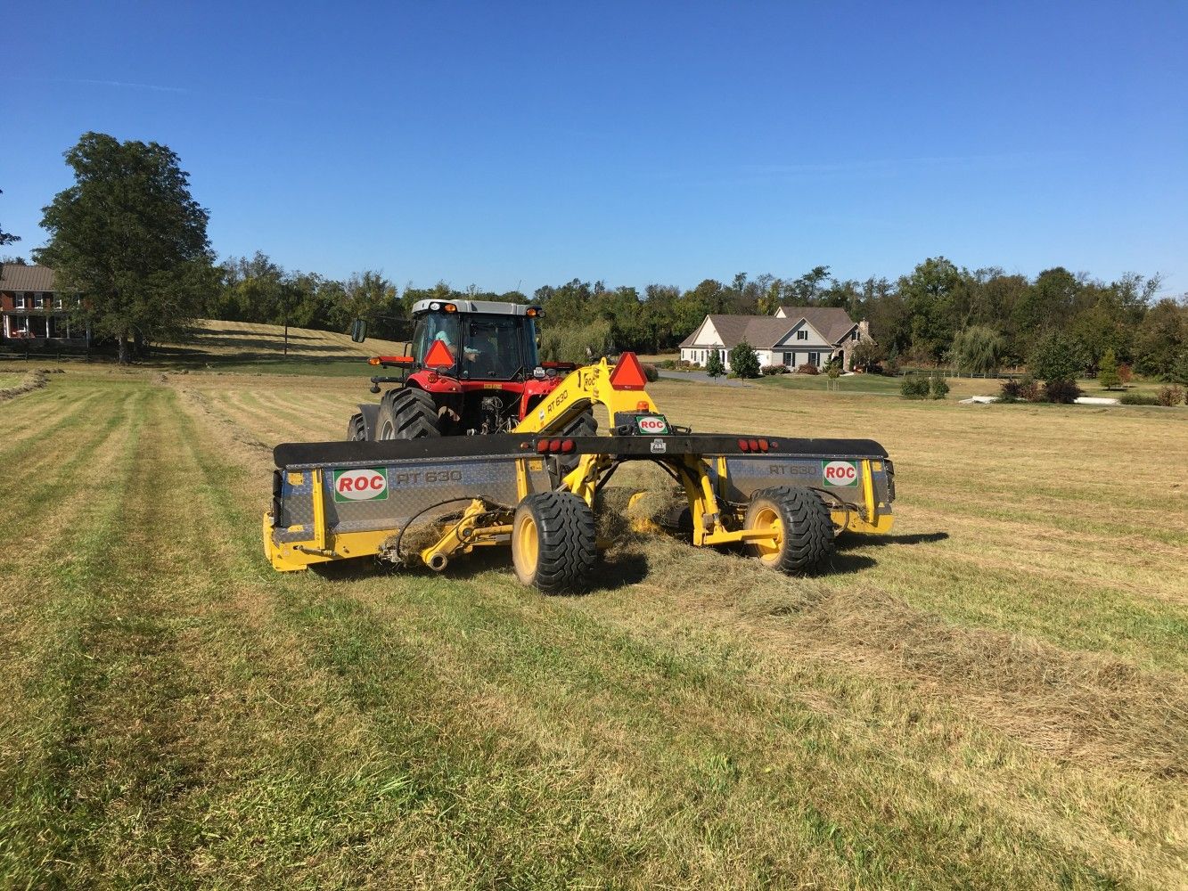 Rt 630 - Andaineur à tapis - ROC SRL - largeur de travail de 4,90 m à 6,30 m avec système à double balancier hydraulique_3