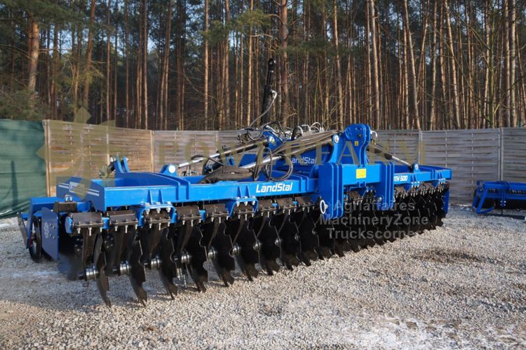 Déchaumeur à disques porté avec éclairage LED - Landstal BTH 500 - 5m, 40 disques, repliage hydraulique_3