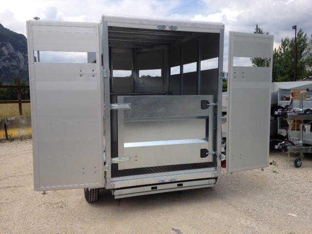 Remorque de dimensions utiles 347 x 187 x 190 cm