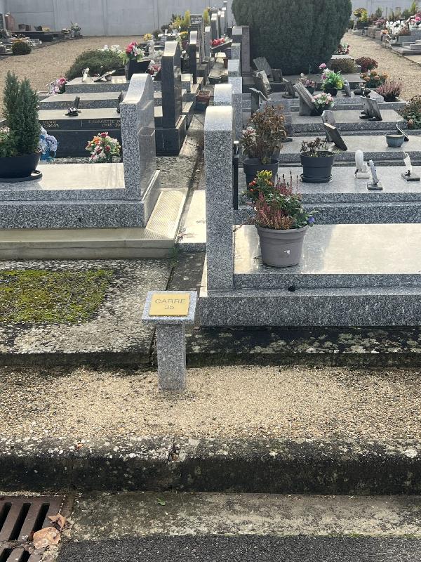 Bornes Signalétiques pour Cimetière en Granit - Éléments pratiques et symboliques_3