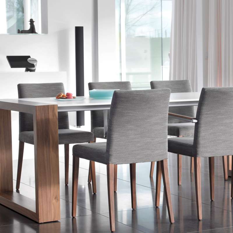 Chaise minimaliste et robuste pour restaurants accueillants_3