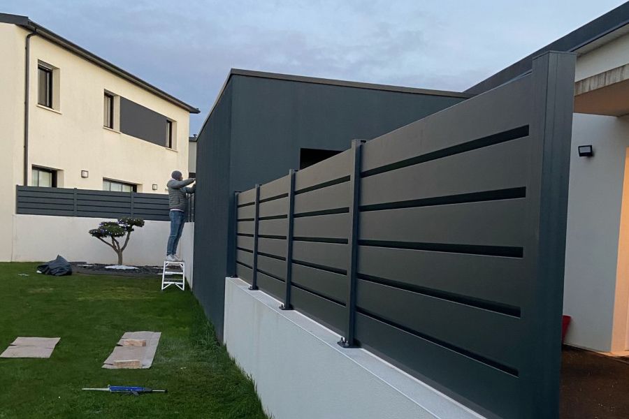 Clôture thermolaquée en aluminium avec certification Qualimarine et Qualidéco
